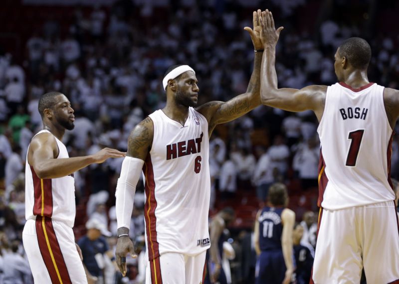 هل يمكن أن تتعطل لعبة The Heat's Big 3 مع شوتايم ليكرز؟ (ا ف ب / لين سلادكي)