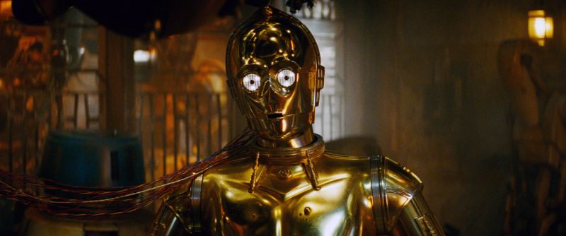 يسير عقل C-3PO في مشهد محوري من 