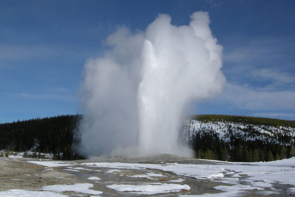 شاهد Old Faithful في الوقت الفعلي عبر كاميرا الويب