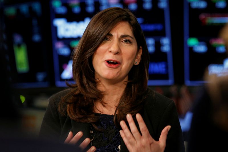 ستايسي كانينجهام تتحدث خلال مقابلة مع CNBC على أرضية بورصة نيويورك في نيويورك ، الولايات المتحدة ، 22 مايو ، 2018. رويترز / بريندان ماكديرميد