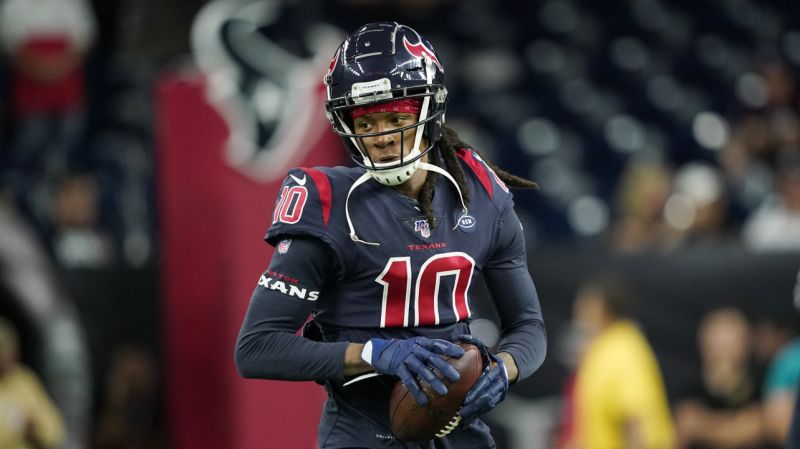 حقق DeAndre Hopkins المتلقي الواسع للكرادلة ثلاثة فرق All-Pro مستقيمة. (AP Photo / David J. Phillip)