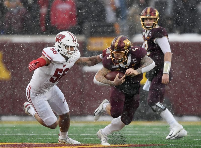 Wisconsin linebacker Zack Baun tackles Minnesota's Shannon Brooks during a game at TCF Bank Stadium on Nov. 30, 2019 in Minneapolis, Minnesota. (Photo by Hannah Foslien/Getty Images)