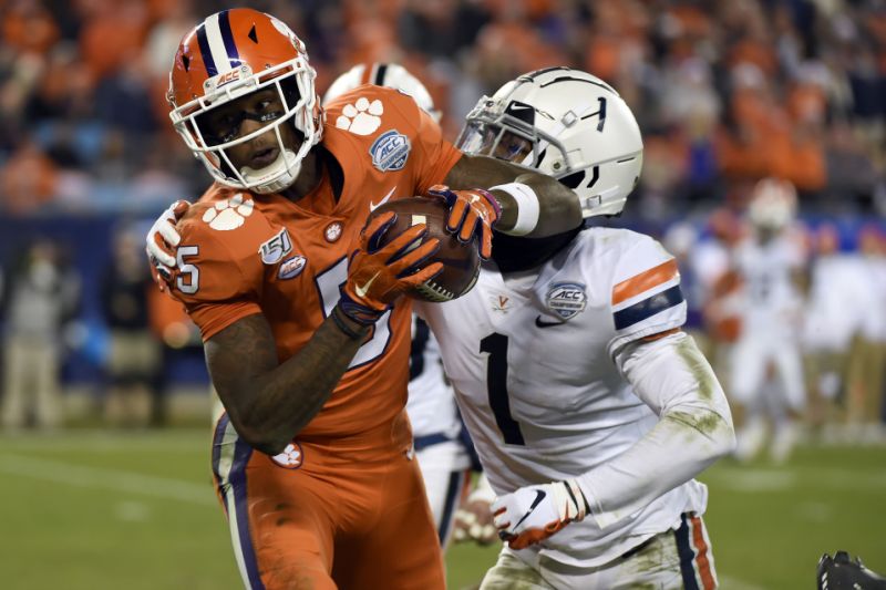 مشاريع Clemson واسعة الاستقبال Tee Higgins كهدف مستقبلي لـ Joe Burrow. (AP Photo / مايك مكارن ، ملف)