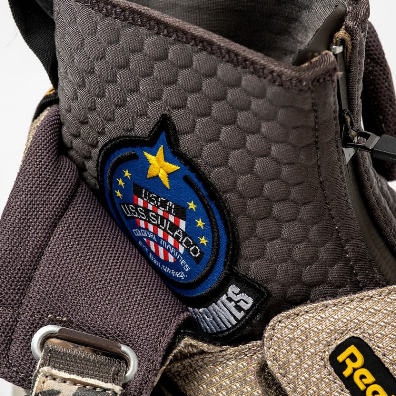 نظرة عن قرب على شعار USCM على أحذية Alien Bug Stomper من Reebok (الصورة: Reebok / Disney)