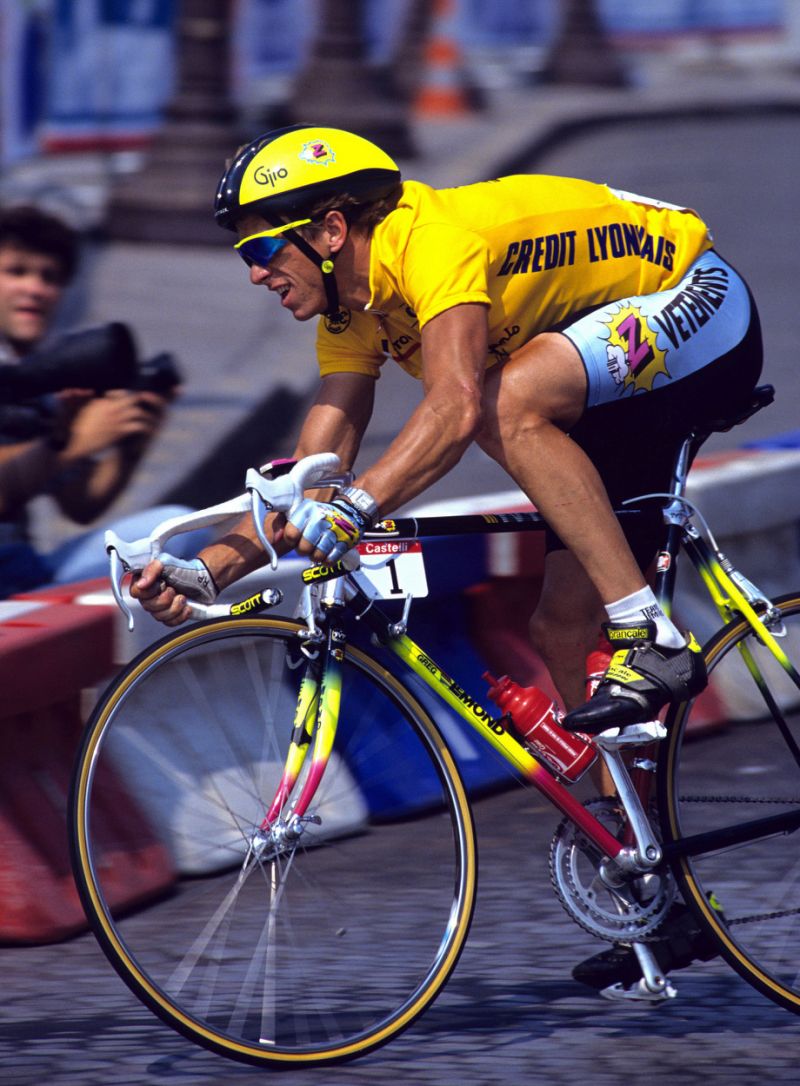 يقود Z Z Greg Lemond إلى باريس على دراجته TVT 92 كفائز في 1990 Tour de France