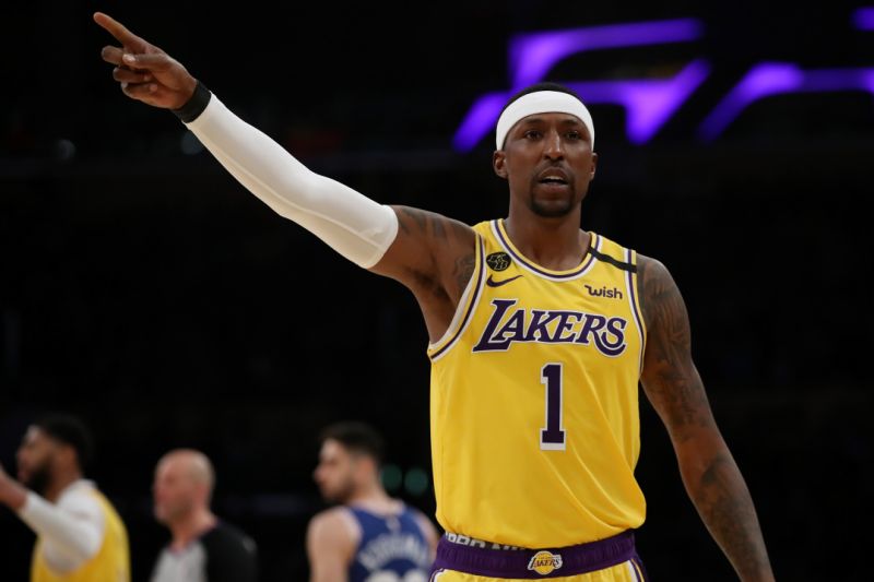 لوس أنجلوس ، كاليفورنيا - 03 مارس: رد فعل Kentavious Caldwell-Pope # 1 من لوس أنجلوس ليكرز على مباراة ضد فيلادلفيا 76 خلال النصف الثاني في Staples Center في 03 مارس 2020 في لوس أنجلوس ، كاليفورنيا. ملاحظة للمستخدم: يقر المستخدم ويوافق صراحة على أن المستخدم ، عن طريق تنزيل هذه الصورة أو استخدامها ، يوافق على شروط وأحكام اتفاقية ترخيص Getty Images. (تصوير كاتلين مولكاهي / غيتي إيماجز)