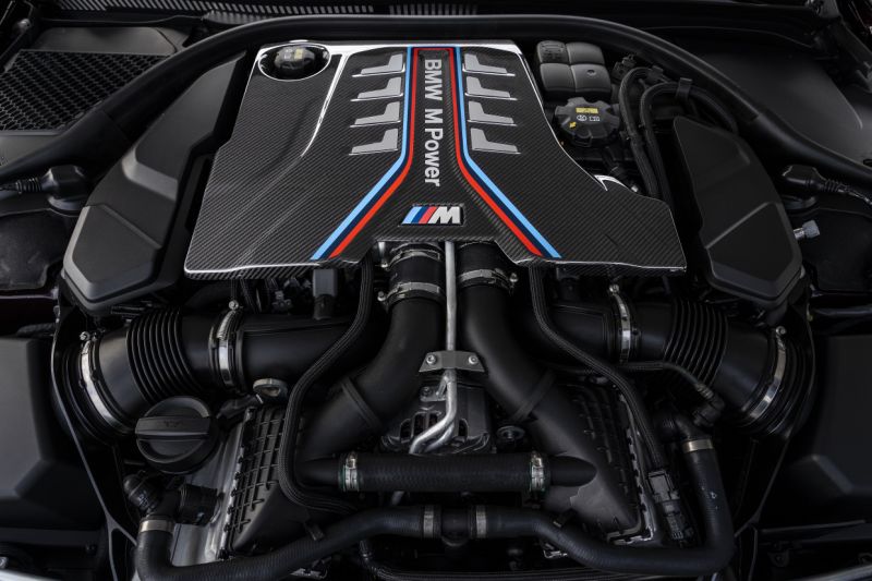 الشاحن التوربيني المزدوج BMW 4.4 لتر V-8